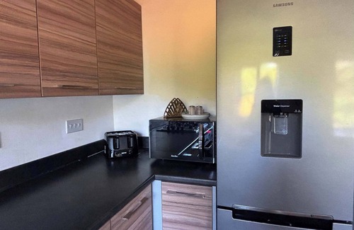 Wednesbury House | WS10 Contractor House, 3 Bed 3 Bath with Parking