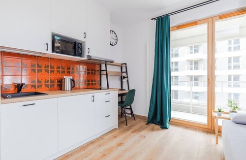 Wlochy Apartment | Wschodu Słońca Cosy Studio with Balcony