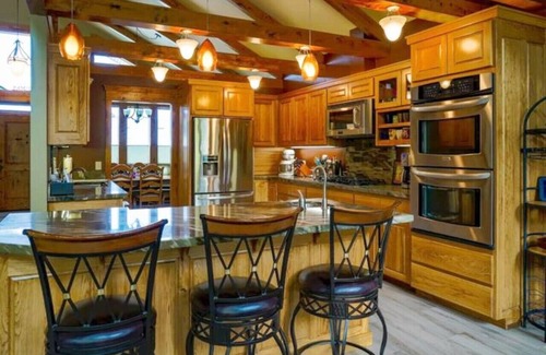 Baker City Apartment | Wunder House, Sleeps 14!
