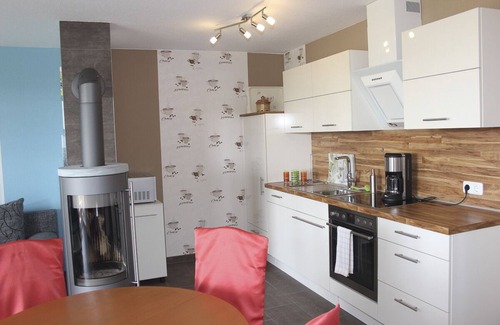 Borgerende Apartment | Wunderschöne Ferienwohnung mit Kamin, Fußbodenheizung und Blick in die Natur und nur 200 m bis zur Ostsee