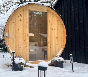 Sangerhausen Apartment | Wunderschönes Chalet mit Gästehaus in der Natur mit Fass-Sauna