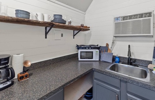 Oil City Cabin | Wyldewood~Caddo Lake Cabins with Kayaks