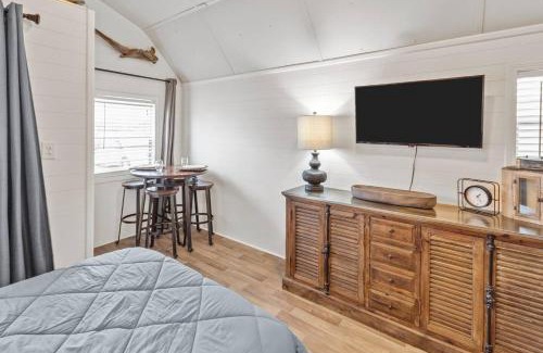 Oil City House | Wyldewoodcaddo Lake Cabins With Kayaks