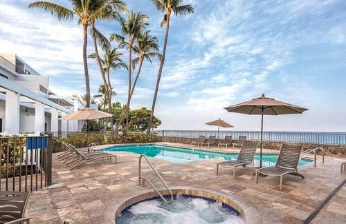 Historic Kailua Village Condo | Wyndham Royal Sea Cliff | Three 2BR/2BA Suites Sleeps 18!