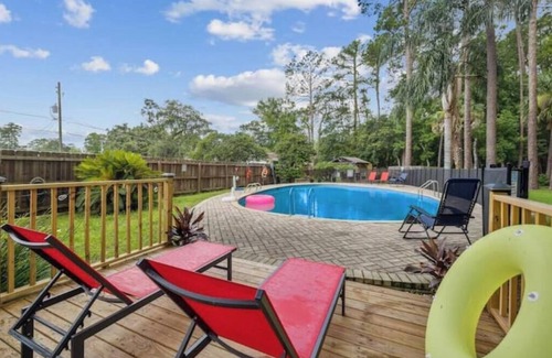 Englewood House | XL family home, Pool, Private 1 acre