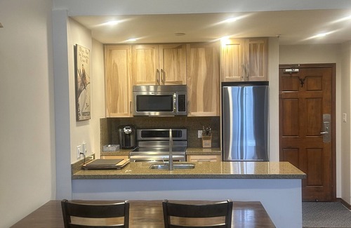 Upper Village Condo | XL Luxury Penthouse. Aspens. Ski-in-out. King.3hot tubs.BBQ.Decks. Notate bene!
