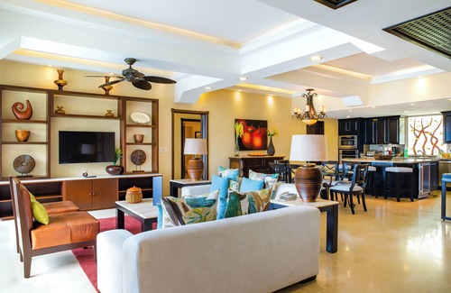 Amapas Resort | Xmas 12/19-26 OCEANFRONT 3-bedroom PH w/wifi in 5 Star Resort in PV