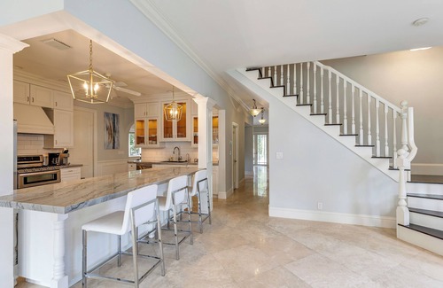Birch Park Finger Streets House | XMAS Available, Deckland Beach House, 2 mins to the Beach. Family Pool Home!
