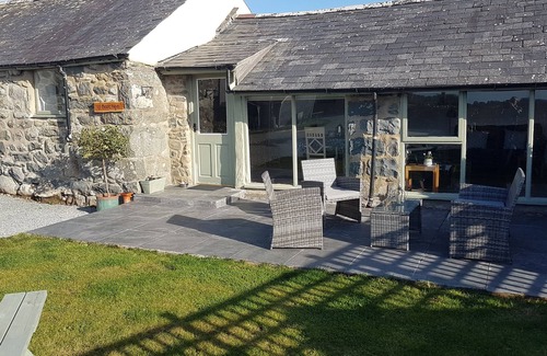 Dyffryn Ardudwy Cottage | Y BWTHYN, pet friendly, character holiday cottage in Dyffryn Ardudwy