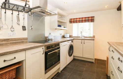 Rhyd-y-clafdy Cottage | Y BWTHYN TY DU, pet friendly, character holiday cottage in Pwllheli