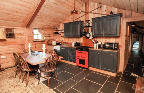 Pontfadog Cottage | Y CABAN, pet friendly, character holiday cottage in Llangollen