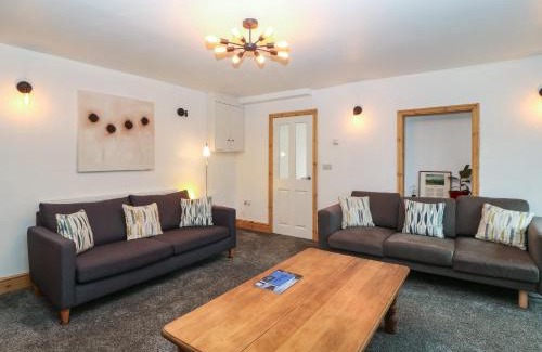 Cwmtirmynach House | Y Cigydd