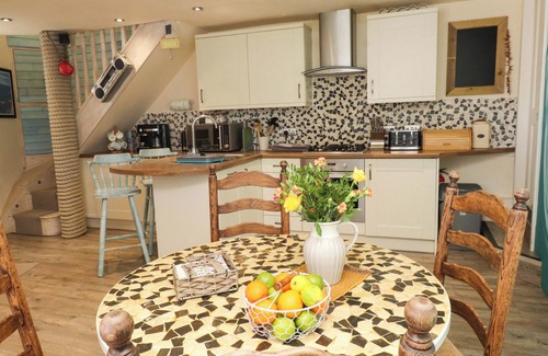 Criccieth Cottage | Y STABL, pet friendly, character holiday cottage in Criccieth