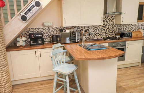 Criccieth Cottage | Y STABL, pet friendly, character holiday cottage in Criccieth