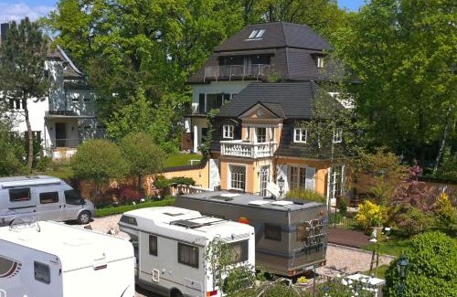 Treptow-Koepenick Cabin | Yacht- , und Reisemobilhafen "Historisches Fährhaus" Wendenschloss