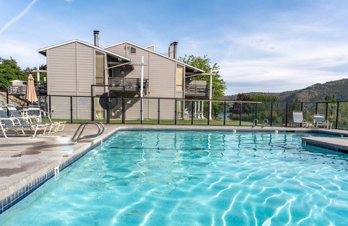 Wapato Point Condo | Yacinde D2 Ground Level Waterfront with Two Patios