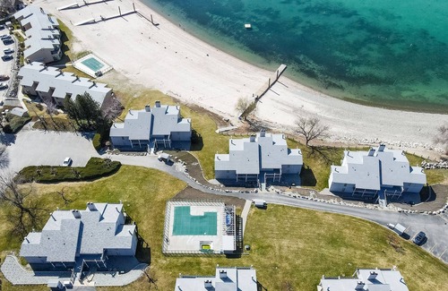 Wapato Point Condo | Yacinde E3 Panoramic Poolside and Mountain Views