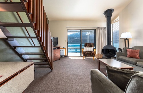 Wapato Point Condo | Yacinde F6 Poolside with Loft and Balcony