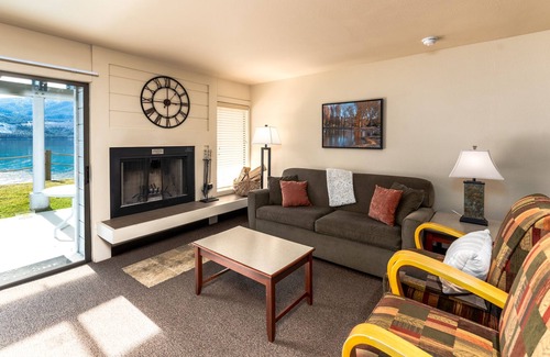 Wapato Point Condo | Yacinde G2 Ground Level Poolside with Two Patios