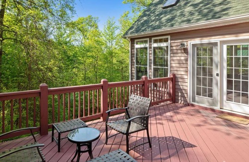 Luray House | Yak & Yeti Cabin- Next to River + Wi-Fi + A/C+ BBQ