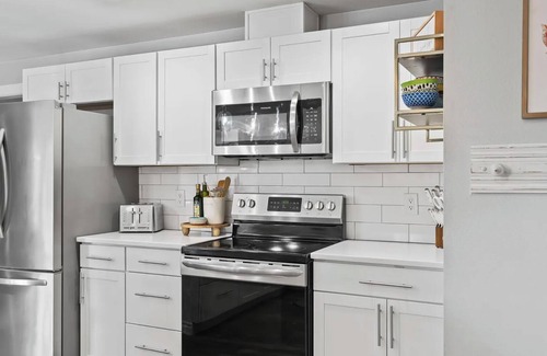 Yakima House | Yakima luxury with game room and heated pool - POOL OPEN MAY-SEPT