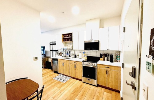 Dwight Apartment | Yale New Haven Stay—modern, fully furnished studio in the heart of downtown.