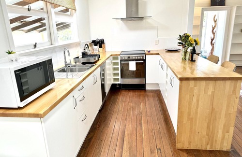 Yamba Apartment | Yamba Fishing Cottage! 3 bed, A/C, Ideal location, WiFi +