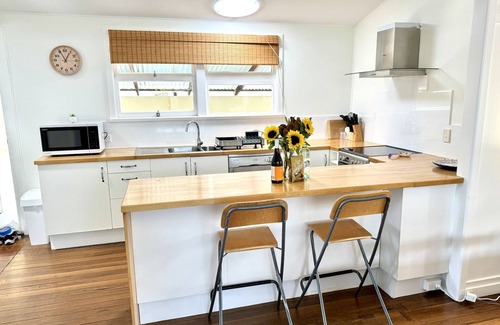 Yamba Apartment | Yamba Fishing Cottage! 3 bed, A/C, Ideal location, WiFi +