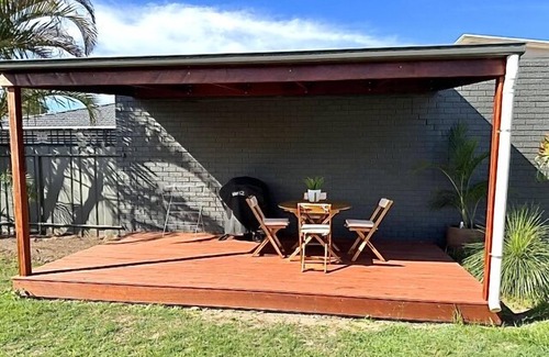 Yamba Apartment | Yamba Fishing Cottage! 3 bed, A/C, Ideal location, WiFi +