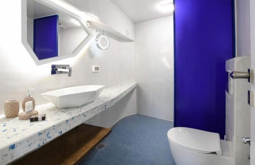 Monolithos House | Yang Villa in Monolithos Beach, next to Fira, close to airport