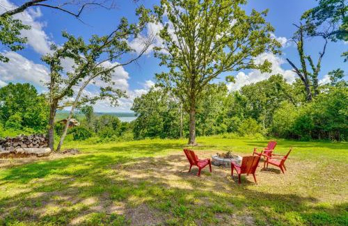 Golden House | Yard with Lake View Home Near Table Rock Lake!