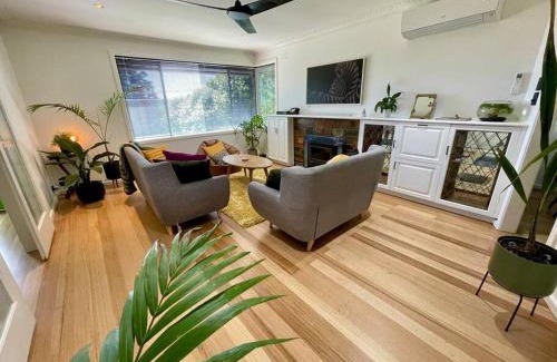 Healesville House | Yarra Valley Events Accommodation comfortably suits 6 Adults or Family Newly Renovated with linen & towels supplied Welcome to No 4