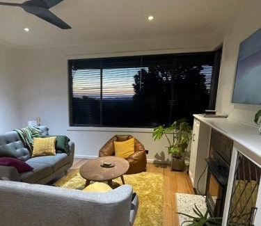 Healesville House | Yarra Valley Events Accommodation comfortably suits 6 Adults or Family Newly Renovated with linen & towels supplied Welcome to No 4