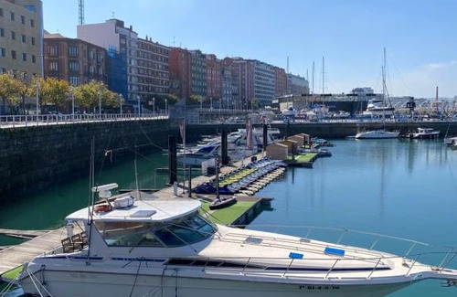 Gijon Boat Rental | Yate en Gijon , experiencia única