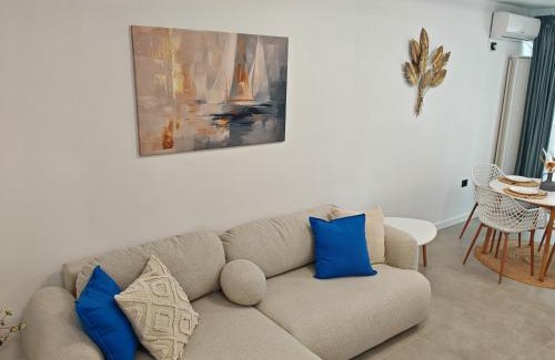 Mamaia-Sat Apartment | Yaya apartments pool and spa by Alezzi Odyssey