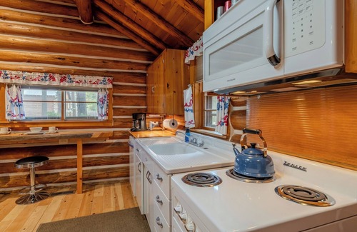West Yellowstone Cabin | YCC Cabin - Roam Property Management