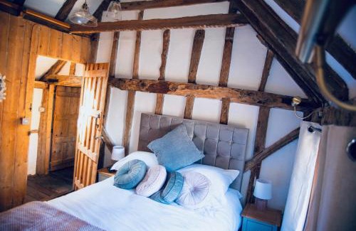 Crawley City Centre House | Ye Olde Cottage