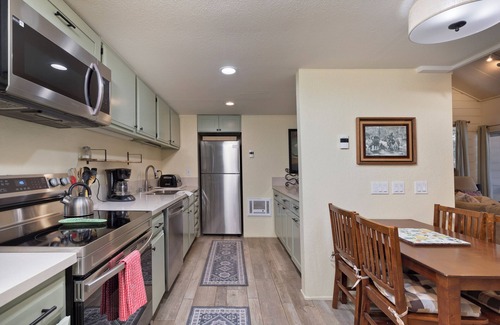 Mammoth Lakes Condo | Year Round Fun! Ski/ High Speed Internet/ Large Screen TV/BBQ/Lakes