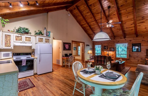 Banner Elk Cabin | Yearling - Cozy Log Cabin with Hot Tub between Valle Crucis and Banner Elk