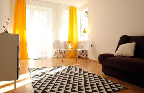 Torun Apartment | Yellow Apartment oposite ZOO (5 minutes walk to the Old Town)