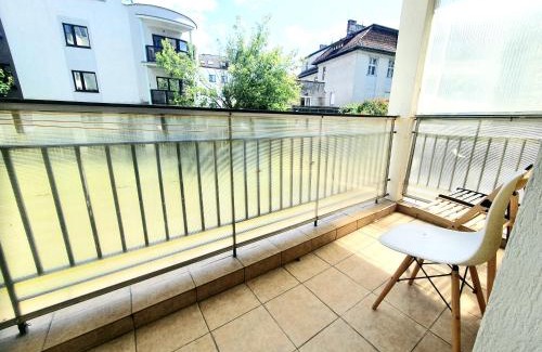Torun Apartment | Yellow Apartment oposite ZOO (5 minutes walk to the Old Town)