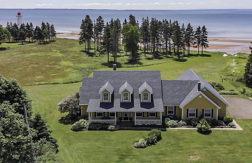 Stratford House | Yellow Beach House - Beachfront, 4 bedroom, private and close to Charlottetown