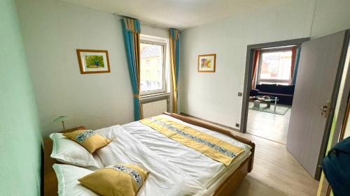 Krefeld Apartment | Yellow House