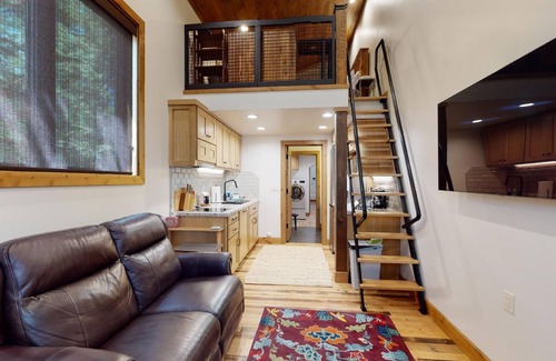 Island Park Apartment | Yellowstone Days* 1Br-1Ba Apartment, Sleeps 2, Wifi, 25 Miles to Yellowstone