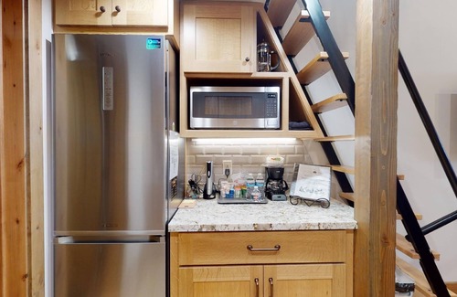 Island Park Apartment | Yellowstone Days* 1Br-1Ba Apartment, Sleeps 2, Wifi, 25 Miles to Yellowstone