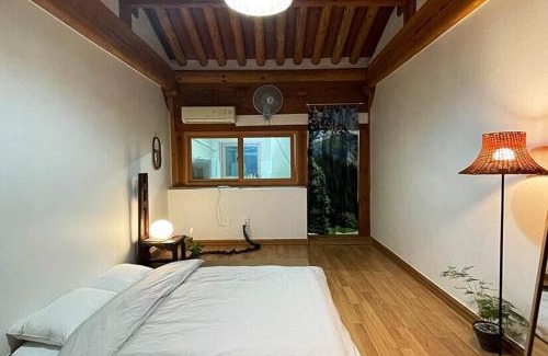 Gunseo House | Yeongam Yeonhi Hanok Pension