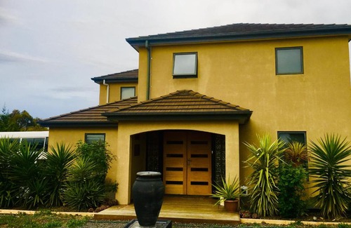 Oaklands Junction House | Yes home