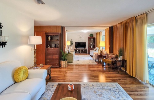 Rockledge House | Yesterday's Retreat- Retro Relaxation in Rockledge