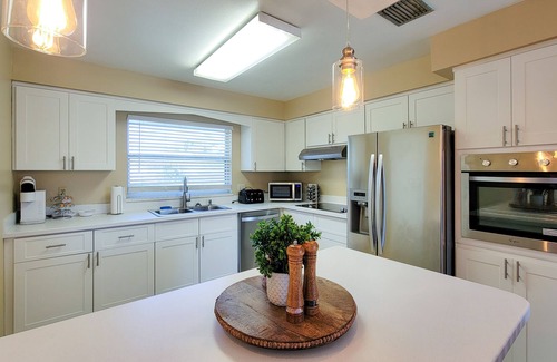 Rockledge House | Yesterday's Retreat- Retro Relaxation in Rockledge