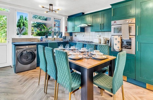 Bordesley House | YINMAE - Sleeps 10 BHAM City Centre | Work, Family & Groups